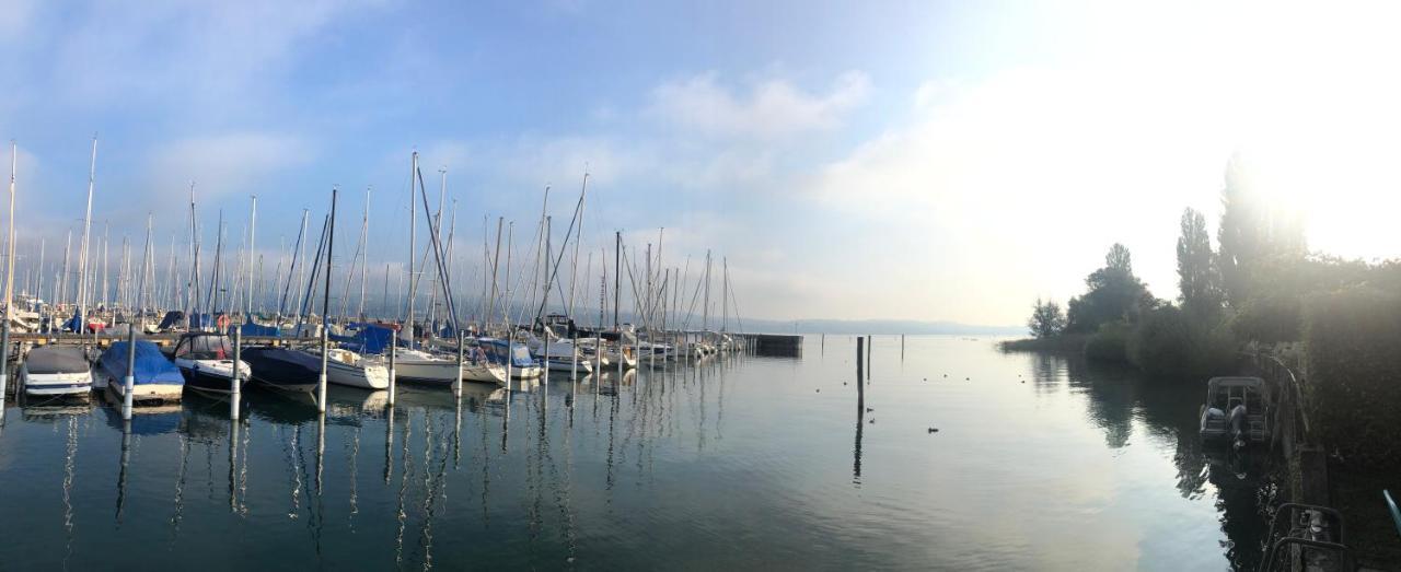 Zwischen Hafen Und Strandbad